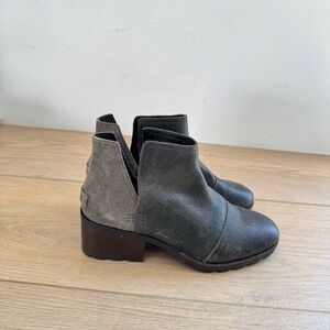 Sorel Gray Leather Ankle Bootie